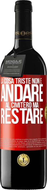 39,95 € Spedizione Gratuita | Vino rosso Edizione RED MBE Riserva La cosa triste non è andare al cimitero, ma restare Etichetta Rossa. Etichetta personalizzabile Riserva 12 Mesi Raccogliere 2015 Tempranillo