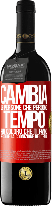 39,95 € Spedizione Gratuita | Vino rosso Edizione RED MBE Riserva Cambia le persone che perdono tempo per coloro che ti fanno perdere la cognizione del tempo Etichetta Rossa. Etichetta personalizzabile Riserva 12 Mesi Raccogliere 2015 Tempranillo