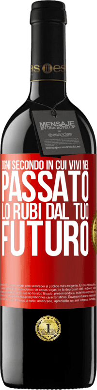 39,95 € Spedizione Gratuita | Vino rosso Edizione RED MBE Riserva Ogni secondo in cui vivi nel passato, lo rubi dal tuo futuro Etichetta Rossa. Etichetta personalizzabile Riserva 12 Mesi Raccogliere 2015 Tempranillo