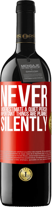 39,95 € Free Shipping | Red Wine RED Edition MBE Reserve Never underestimate a quiet person, important things are planned silently Red Label. Customizable label Reserve 12 Months Harvest 2015 Tempranillo