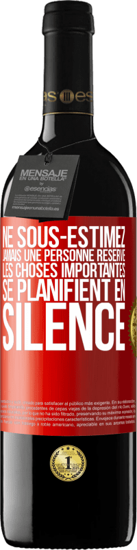 39,95 € Envoi gratuit | Vin rouge Édition RED MBE Réserve Ne sous-estimez jamais une personne réservé, les choses importantes se planifient en silence Étiquette Rouge. Étiquette personnalisable Réserve 12 Mois Récolte 2015 Tempranillo