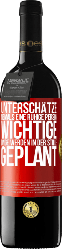 39,95 € Kostenloser Versand | Rotwein RED Ausgabe MBE Reserve Unterschätze niemals eine ruhige Person, wichtige Dinge werden in der Stille geplant Rote Markierung. Anpassbares Etikett Reserve 12 Monate Ernte 2015 Tempranillo