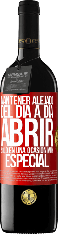 39,95 € Envío gratis | Vino Tinto Edición RED MBE Reserva Mantener alejado del día a día. Abrir sólo en una ocasión muy especial Etiqueta Roja. Etiqueta personalizable Reserva 12 Meses Cosecha 2015 Tempranillo