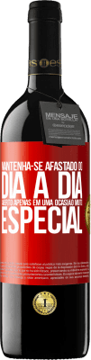 39,95 € Envio grátis | Vinho tinto Edição RED MBE Reserva Mantenha-se afastado do dia a dia. Aberto apenas em uma ocasião muito especial Etiqueta Vermelha. Etiqueta personalizável Reserva 12 Meses Colheita 2014 Tempranillo