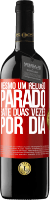 39,95 € Envio grátis | Vinho tinto Edição RED MBE Reserva Mesmo um relógio parado bate duas vezes por dia Etiqueta Vermelha. Etiqueta personalizável Reserva 12 Meses Colheita 2016 Tempranillo
