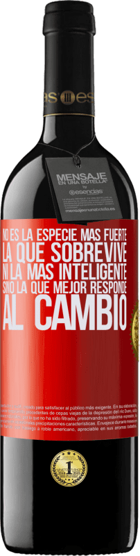 39,95 € Envío gratis | Vino Tinto Edición RED MBE Reserva No es la especie más fuerte la que sobrevive, ni la más inteligente, sino la que mejor responde al cambio Etiqueta Roja. Etiqueta personalizable Reserva 12 Meses Cosecha 2015 Tempranillo