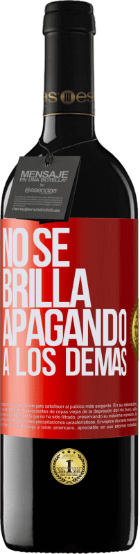39,95 € Envío gratis | Vino Tinto Edición RED MBE Reserva No se brilla apagando a los demás Etiqueta Roja. Etiqueta personalizable Reserva 12 Meses Cosecha 2016 Tempranillo