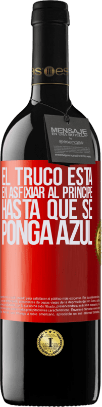 39,95 € Envío gratis | Vino Tinto Edición RED MBE Reserva El truco está en axfisiar al príncipe hasta que se ponga azul Etiqueta Roja. Etiqueta personalizable Reserva 12 Meses Cosecha 2015 Tempranillo