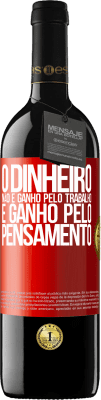 39,95 € Envio grátis | Vinho tinto Edição RED MBE Reserva O dinheiro não é ganho pelo trabalho, é ganho pelo pensamento Etiqueta Vermelha. Etiqueta personalizável Reserva 12 Meses Colheita 2015 Tempranillo