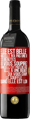 39,95 € Envoi gratuit | Vin rouge Édition RED MBE Réserve Elle est belle. Mais elle n'a pas une de ces beautés où vous soupirez quand elle est près de vous. Elle a une beauté qui vous co Étiquette Rouge. Étiquette personnalisable Réserve 12 Mois Récolte 2015 Tempranillo