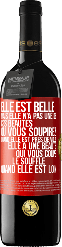 39,95 € Envoi gratuit | Vin rouge Édition RED MBE Réserve Elle est belle. Mais elle n'a pas une de ces beautés où vous soupirez quand elle est près de vous. Elle a une beauté qui vous co Étiquette Rouge. Étiquette personnalisable Réserve 12 Mois Récolte 2015 Tempranillo