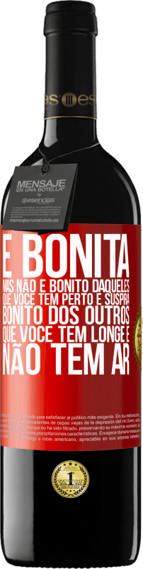 39,95 € Envio grátis | Vinho tinto Edição RED MBE Reserva É bonita. Mas não é bonito daqueles que você tem perto e suspira. Bonito dos outros, que você tem longe e não tem ar Etiqueta Vermelha. Etiqueta personalizável Reserva 12 Meses Colheita 2015 Tempranillo