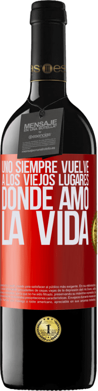 39,95 € Envío gratis | Vino Tinto Edición RED MBE Reserva Uno siempre vuelve a los viejos lugares donde amó la vida Etiqueta Roja. Etiqueta personalizable Reserva 12 Meses Cosecha 2015 Tempranillo