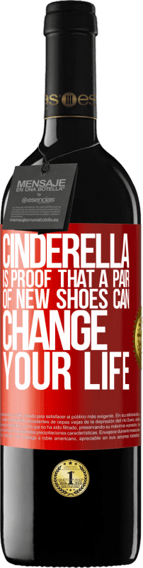 39,95 € 免费送货 | 红酒 RED版 MBE 预订 灰姑娘证明一双新鞋可以改变您的生活 红色标签. 可自定义的标签 预订 12 个月 收成 2014 Tempranillo