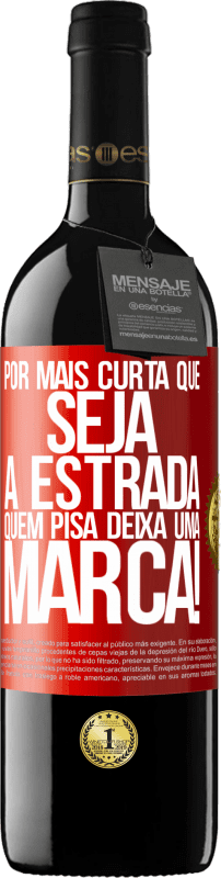 39,95 € Envio grátis | Vinho tinto Edição RED MBE Reserva Por mais curta que seja a estrada. Quem pisa, deixa uma marca! Etiqueta Vermelha. Etiqueta personalizável Reserva 12 Meses Colheita 2015 Tempranillo