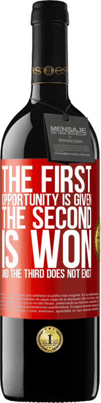 39,95 € 免费送货 | 红酒 RED版 MBE 预订 给了第一个机会，赢得了第二个机会，第三个不存在 红色标签. 可自定义的标签 预订 12 个月 收成 2016 Tempranillo