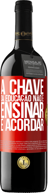 39,95 € Envio grátis | Vinho tinto Edição RED MBE Reserva A chave da educação não é ensinar, é acordar Etiqueta Vermelha. Etiqueta personalizável Reserva 12 Meses Colheita 2015 Tempranillo