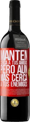 39,95 € Envío gratis | Vino Tinto Edición RED MBE Reserva Mantén cerca a tus amigos, pero aún más cerca a tus enemigos Etiqueta Roja. Etiqueta personalizable Reserva 12 Meses Cosecha 2014 Tempranillo