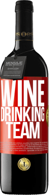 39,95 € 免费送货 | 红酒 RED版 MBE 预订 Wine drinking team 红色标签. 可自定义的标签 预订 12 个月 收成 2015 Tempranillo