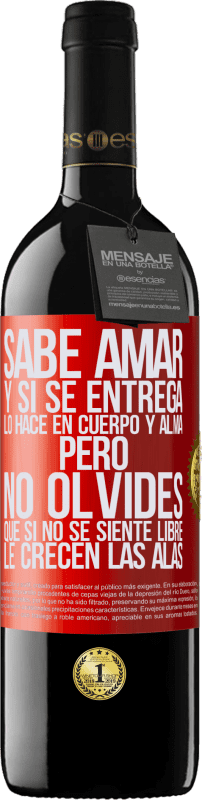 39,95 € Envío gratis | Vino Tinto Edición RED MBE Reserva Sabe amar, y si se entrega, lo hace en cuerpo y alma. Pero, no olvides, que si no se siente libre, le crecen las alas Etiqueta Roja. Etiqueta personalizable Reserva 12 Meses Cosecha 2015 Tempranillo