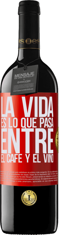 39,95 € Envío gratis | Vino Tinto Edición RED MBE Reserva La vida es lo que pasa entre el café y el vino Etiqueta Roja. Etiqueta personalizable Reserva 12 Meses Cosecha 2015 Tempranillo