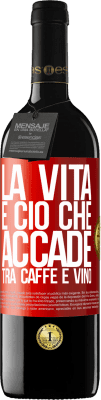 39,95 € Spedizione Gratuita | Vino rosso Edizione RED MBE Riserva La vita è ciò che accade tra caffè e vino Etichetta Rossa. Etichetta personalizzabile Riserva 12 Mesi Raccogliere 2016 Tempranillo