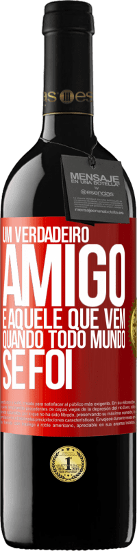 39,95 € Envio grátis | Vinho tinto Edição RED MBE Reserva Um verdadeiro amigo é aquele que vem quando todo mundo se foi Etiqueta Vermelha. Etiqueta personalizável Reserva 12 Meses Colheita 2015 Tempranillo