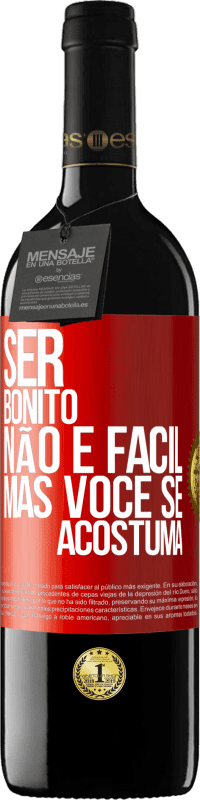 39,95 € Envio grátis | Vinho tinto Edição RED MBE Reserva Ser bonito não é fácil, mas você se acostuma Etiqueta Vermelha. Etiqueta personalizável Reserva 12 Meses Colheita 2015 Tempranillo