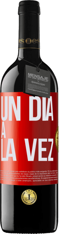 39,95 € Envío gratis | Vino Tinto Edición RED MBE Reserva Un día a la vez Etiqueta Roja. Etiqueta personalizable Reserva 12 Meses Cosecha 2015 Tempranillo