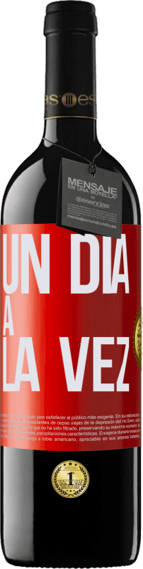39,95 € Envío gratis | Vino Tinto Edición RED MBE Reserva Un día a la vez Etiqueta Roja. Etiqueta personalizable Reserva 12 Meses Cosecha 2016 Tempranillo