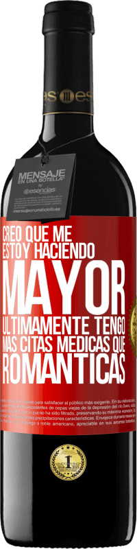 39,95 € Envío gratis | Vino Tinto Edición RED MBE Reserva Creo que me estoy haciendo mayor. Últimamente tengo más citas médicas que románticas Etiqueta Roja. Etiqueta personalizable Reserva 12 Meses Cosecha 2015 Tempranillo