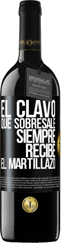 39,95 € Envío gratis | Vino Tinto Edición RED MBE Reserva El clavo que sobresale siempre recibe el martillazo Etiqueta Negra. Etiqueta personalizable Reserva 12 Meses Cosecha 2015 Tempranillo