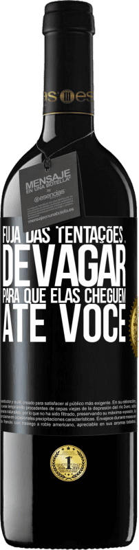 39,95 € Envio grátis | Vinho tinto Edição RED MBE Reserva Fuja das tentações ... devagar, para que elas cheguem até você Etiqueta Preta. Etiqueta personalizável Reserva 12 Meses Colheita 2015 Tempranillo