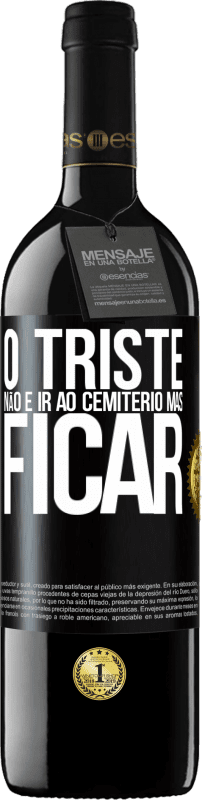 39,95 € Envio grátis | Vinho tinto Edição RED MBE Reserva O triste não é ir ao cemitério, mas ficar Etiqueta Preta. Etiqueta personalizável Reserva 12 Meses Colheita 2015 Tempranillo