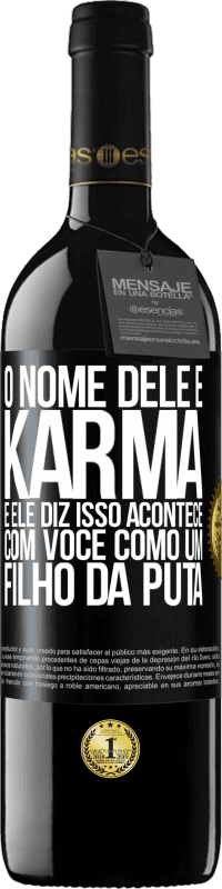 39,95 € Envio grátis | Vinho tinto Edição RED MBE Reserva O nome dele é Karma, e ele diz Isso acontece com você como um filho da puta Etiqueta Preta. Etiqueta personalizável Reserva 12 Meses Colheita 2015 Tempranillo