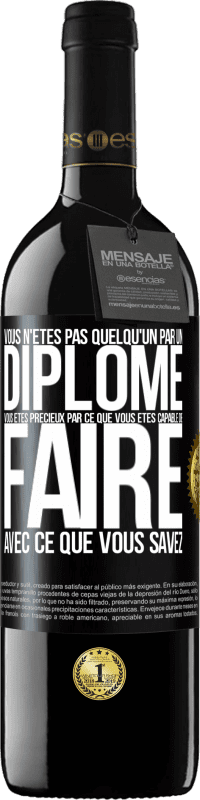 39,95 € Envoi gratuit | Vin rouge Édition RED MBE Réserve Vous n'êtes pas quelqu'un par un diplôme. Vous êtes précieux par ce que vous êtes capable de faire avec ce que vous savez Étiquette Noire. Étiquette personnalisable Réserve 12 Mois Récolte 2016 Tempranillo