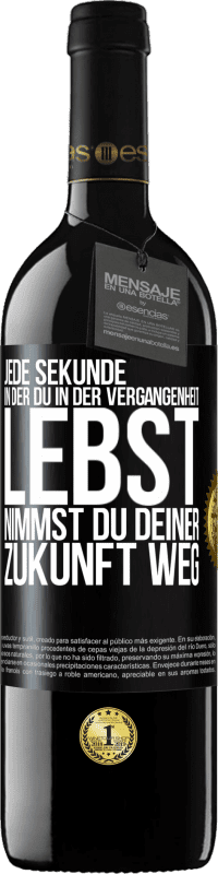 39,95 € Kostenloser Versand | Rotwein RED Ausgabe MBE Reserve Jede Sekunde, in der du in der Vergangenheit lebst, nimmst du deiner Zukunft weg Schwarzes Etikett. Anpassbares Etikett Reserve 12 Monate Ernte 2015 Tempranillo