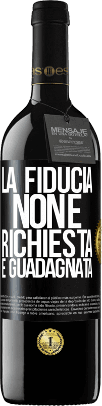 39,95 € Spedizione Gratuita | Vino rosso Edizione RED MBE Riserva La fiducia non è richiesta, è guadagnata Etichetta Nera. Etichetta personalizzabile Riserva 12 Mesi Raccogliere 2015 Tempranillo