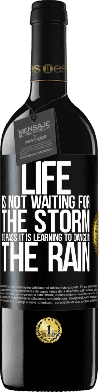 39,95 € Free Shipping | Red Wine RED Edition MBE Reserve Life is not waiting for the storm to pass. It is learning to dance in the rain Black Label. Customizable label Reserve 12 Months Harvest 2014 Tempranillo