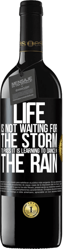 39,95 € Free Shipping | Red Wine RED Edition MBE Reserve Life is not waiting for the storm to pass. It is learning to dance in the rain Black Label. Customizable label Reserve 12 Months Harvest 2015 Tempranillo