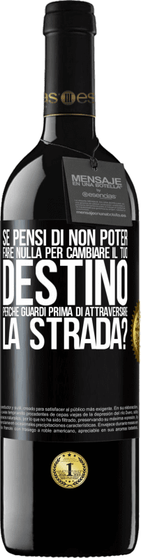 39,95 € Spedizione Gratuita | Vino rosso Edizione RED MBE Riserva Se pensi di non poter fare nulla per cambiare il tuo destino, perché guardi prima di attraversare la strada? Etichetta Nera. Etichetta personalizzabile Riserva 12 Mesi Raccogliere 2016 Tempranillo