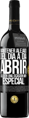 39,95 € Envío gratis | Vino Tinto Edición RED MBE Reserva Mantener alejado del día a día. Abrir sólo en una ocasión muy especial Etiqueta Negra. Etiqueta personalizable Reserva 12 Meses Cosecha 2014 Tempranillo