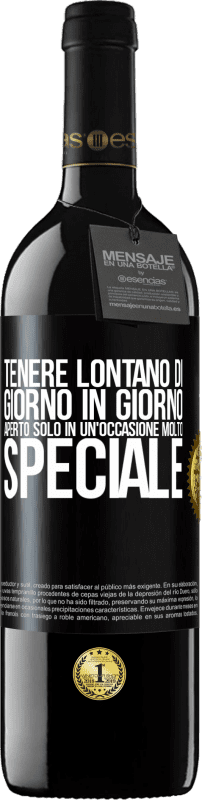 39,95 € Spedizione Gratuita | Vino rosso Edizione RED MBE Riserva Tenere lontano di giorno in giorno. Aperto solo in un'occasione molto speciale Etichetta Nera. Etichetta personalizzabile Riserva 12 Mesi Raccogliere 2015 Tempranillo