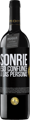 39,95 € Envío gratis | Vino Tinto Edición RED MBE Reserva Sonríe, eso confunde a las personas Etiqueta Negra. Etiqueta personalizable Reserva 12 Meses Cosecha 2015 Tempranillo