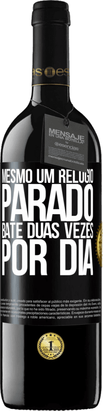 39,95 € Envio grátis | Vinho tinto Edição RED MBE Reserva Mesmo um relógio parado bate duas vezes por dia Etiqueta Preta. Etiqueta personalizável Reserva 12 Meses Colheita 2016 Tempranillo