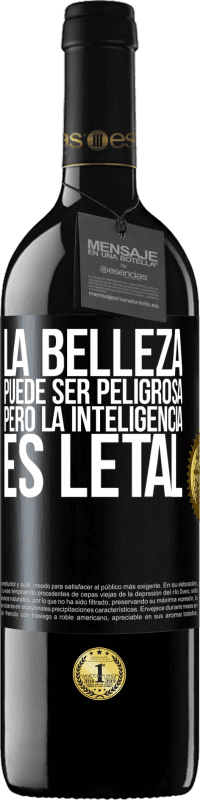 39,95 € Envío gratis | Vino Tinto Edición RED MBE Reserva La belleza puede ser peligrosa, pero la inteligencia es letal Etiqueta Negra. Etiqueta personalizable Reserva 12 Meses Cosecha 2015 Tempranillo