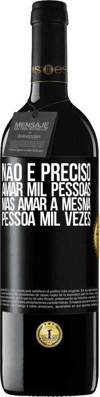 39,95 € Envio grátis | Vinho tinto Edição RED MBE Reserva Não é preciso amar mil pessoas, mas amar a mesma pessoa mil vezes Etiqueta Preta. Etiqueta personalizável Reserva 12 Meses Colheita 2014 Tempranillo