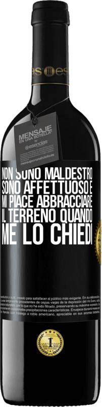 39,95 € Spedizione Gratuita | Vino rosso Edizione RED MBE Riserva Non sono maldestro, sono affettuoso e mi piace abbracciare il terreno quando me lo chiedi Etichetta Nera. Etichetta personalizzabile Riserva 12 Mesi Raccogliere 2016 Tempranillo