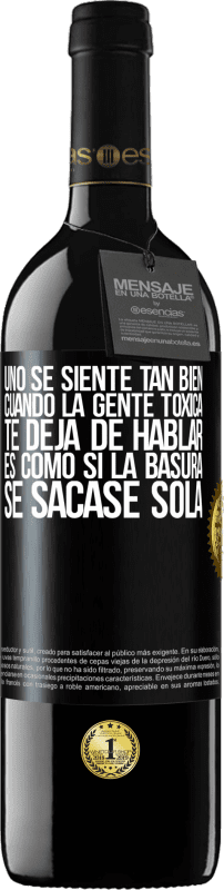 39,95 € Envío gratis | Vino Tinto Edición RED MBE Reserva Uno se siente tan bien cuando la gente tóxica te deja de hablar… Es como si la basura se sacase sola Etiqueta Negra. Etiqueta personalizable Reserva 12 Meses Cosecha 2016 Tempranillo
