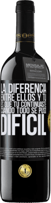 39,95 € Envío gratis | Vino Tinto Edición RED MBE Reserva La diferencia entre ellos y tú, es que tú continuaste cuando todo se puso difícil Etiqueta Negra. Etiqueta personalizable Reserva 12 Meses Cosecha 2015 Tempranillo